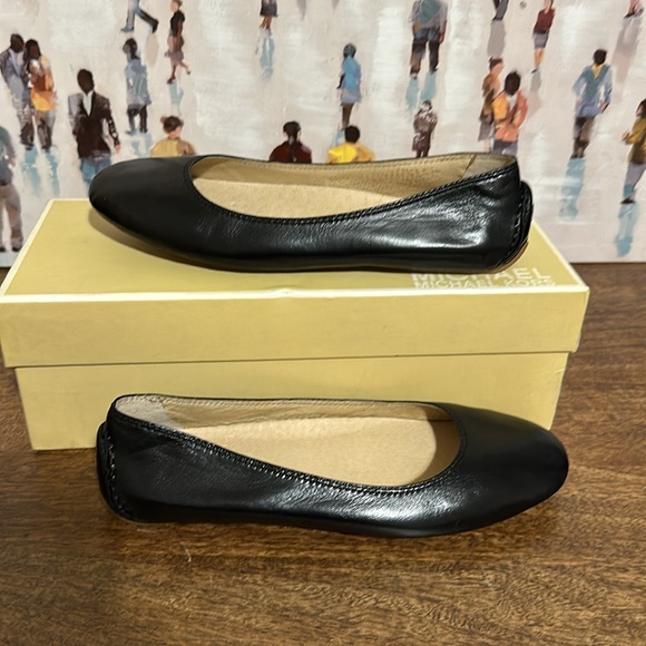 MICHAEL KORS GILLIAN BLACK SIZE 7 LEATHER FLAT NWB - Picture 3 of 10